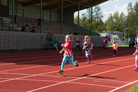 Jalkapalloharjoituksissa nopeaksi kehittynyt Amelia Kortet Helsingistä juoksi määrätietoisesti 4-vuotiaiden tyttöjen 40 metrin voittajaksi.