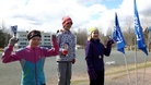 10-vuotiaiden tyttöjen 1 kilometrin voiton otti Saara Kuha Viialan Valtista. Vasemmalla kakkoseksi juossut Viivi Manninen Kestävyysjuoksunuoret Suomesta ja oikealla kisan kolmonen, Uljas 39:ää edustava Sara Hokka.
