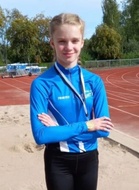 Julia Suolaniemi hyppäsi 11-vuotiaiden tyttöjen uudeksi piirinennätykseksi 483. 