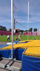 Joni Uolamo hyppäsi piirinmestariksi seiväshypyssä.