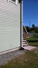 Vanhat portaat - suunnittelijan näkemyksen mukaisesti askelmat eivät tule nurkan ohi.